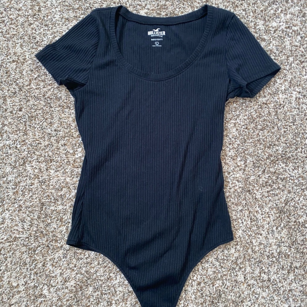 🖤 Hollister Ribbed Short Sleeved Bodysuit 🖤